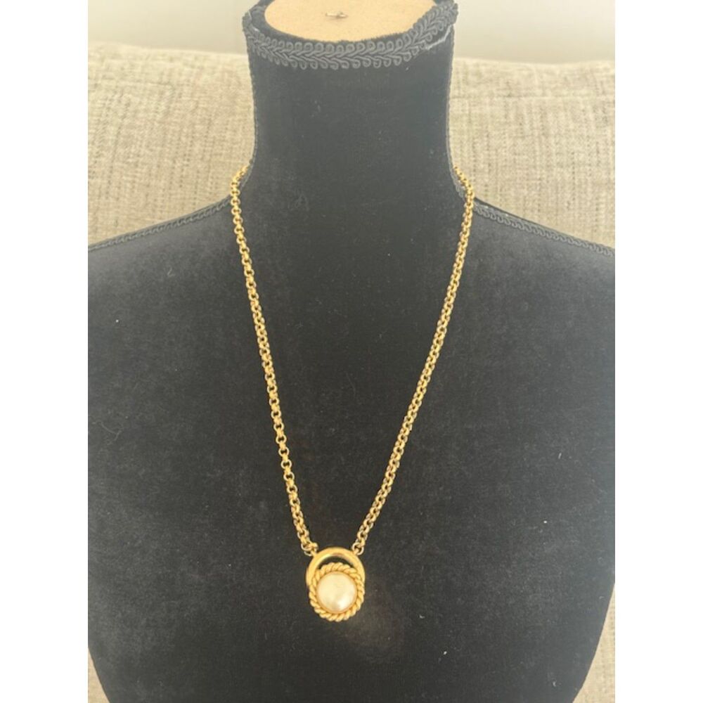 Vintage Trifari signed Aldo Cipullo pearl gold tone long necklace.